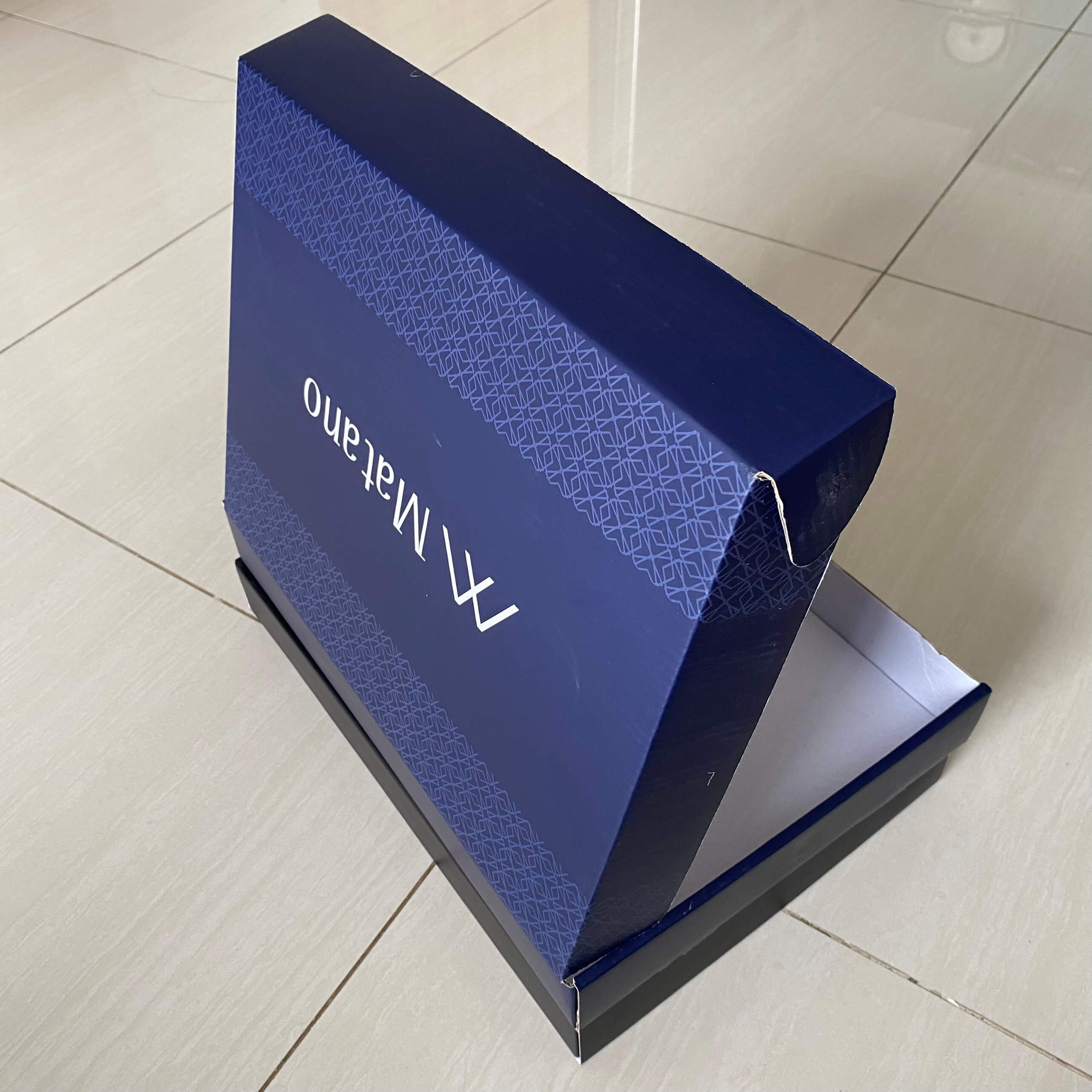 song boi mau dung giay ao quan 3