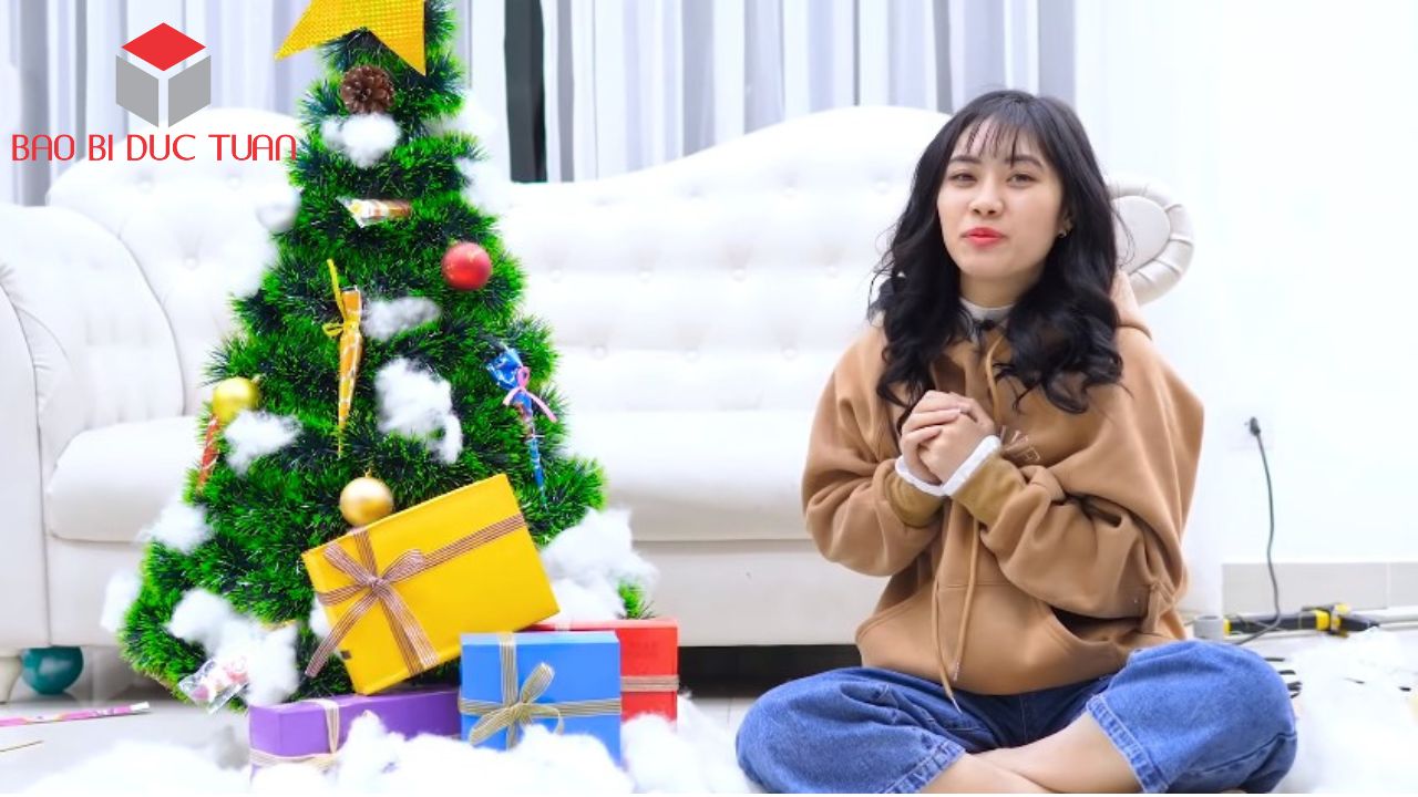 Cách làm cây thông Noel đẹp mê ly bằng bìa carton đơn giản dễ làm nhất 17 bia carton lam cay thong noel ong gia noel 2