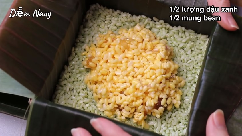 cach goi banh chung dep don gian bang khuon bia carton 11