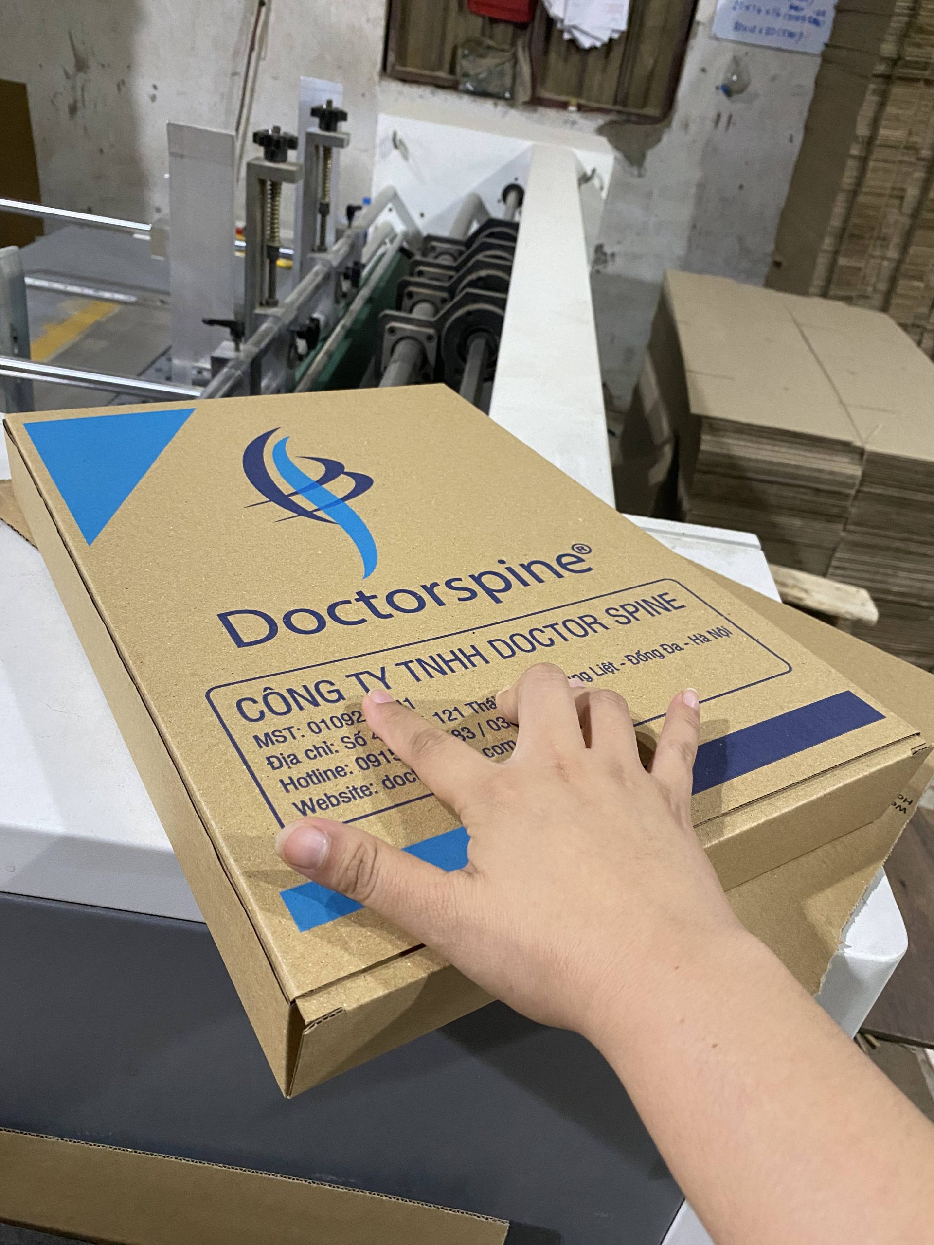 3 cách phân loại thùng carton và lựa chọn thùng carton 20 Mẫu thùng carton nắp gài