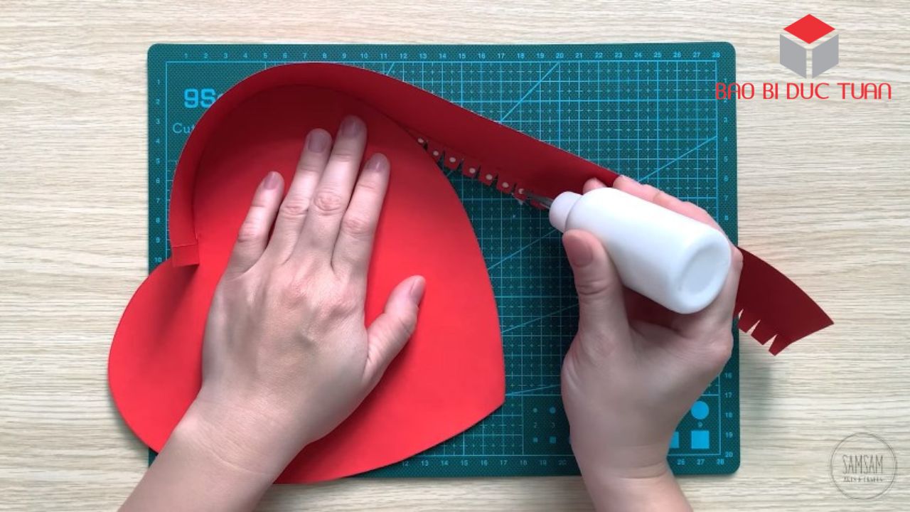 lam hop qua tang valentine hinh trai tim 5