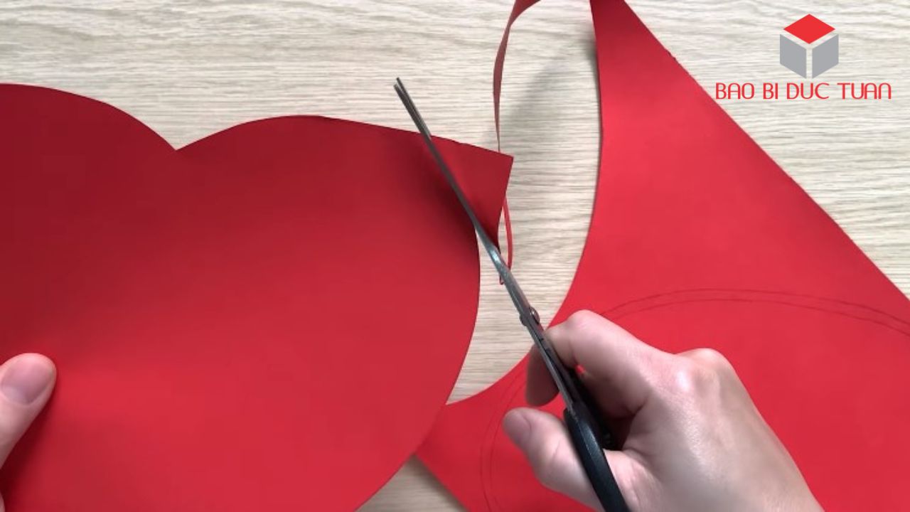 lam hop qua tang valentine hinh trai tim 6