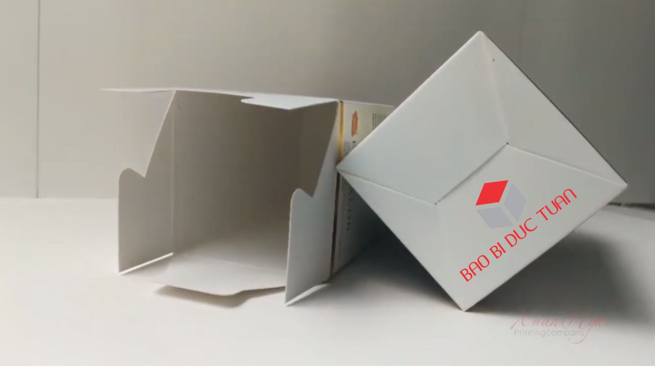 3 cách phân loại thùng carton và lựa chọn thùng carton 19 Thùng carton nắp gài đáy khoá