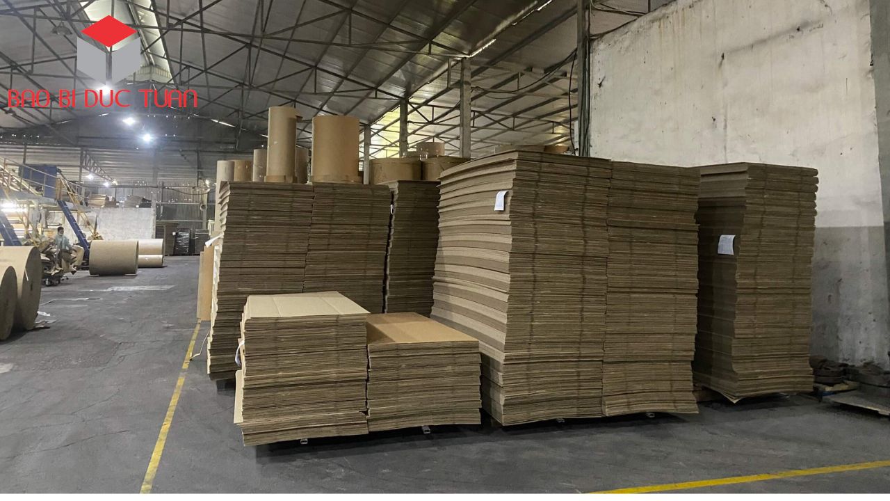3 cách phân loại thùng carton và lựa chọn thùng carton 23 Xưởng sản xuất bao bì Đức Tuấn chuyên sản xuất thùng carton chất lượng, giá rẻ ở Hà Nội.