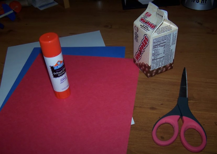 Sáng tạo đồ chơi trẻ em từ vỏ hộp sữa hoặc thùng carton cũ 7 Chuẩn bị vật liệu làm đồ chơi cho trẻ em