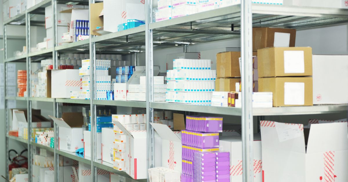 Tìm thùng bìa carton cũ cho tặng miễn phí hoặc bán thanh lý ở đâu? 9 Bạn cũng có thể tìm được các thùng bìa carton cũ ở quầy thuốc