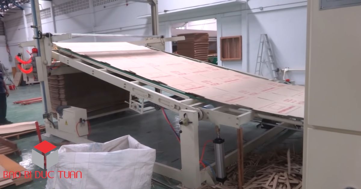 In thùng carton trên hệ thống máy in bán tự động