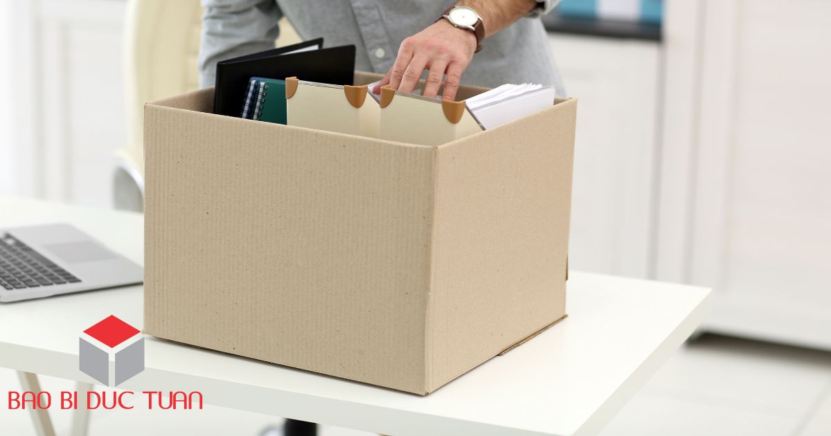 Nhiều người sử dụng thùng carton để chuyển nhà, chuyển văn phòng