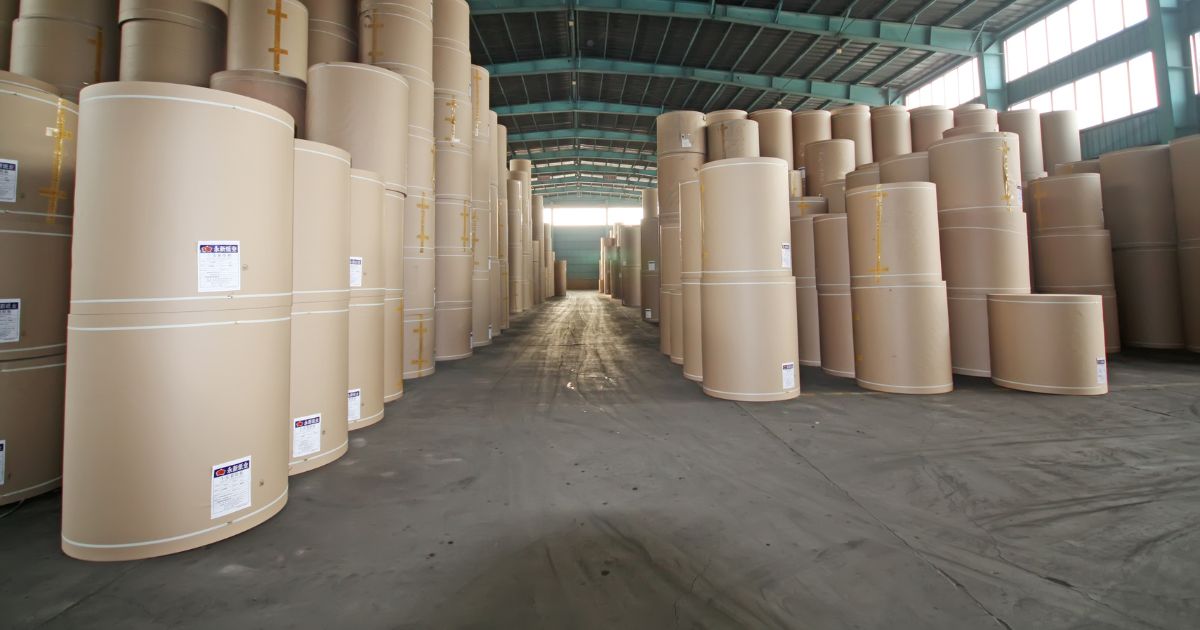 Sản xuất bìa carton trải qua 2 công đoạn chính