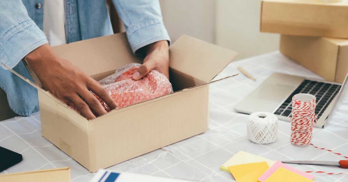 10 sai lầm phổ biến khi sử dụng thùng carton đóng gói hàng hoá 12 Sai lầm khi đóng gói hàng hoá mà không dùng đủ vật liệu bảo vệ