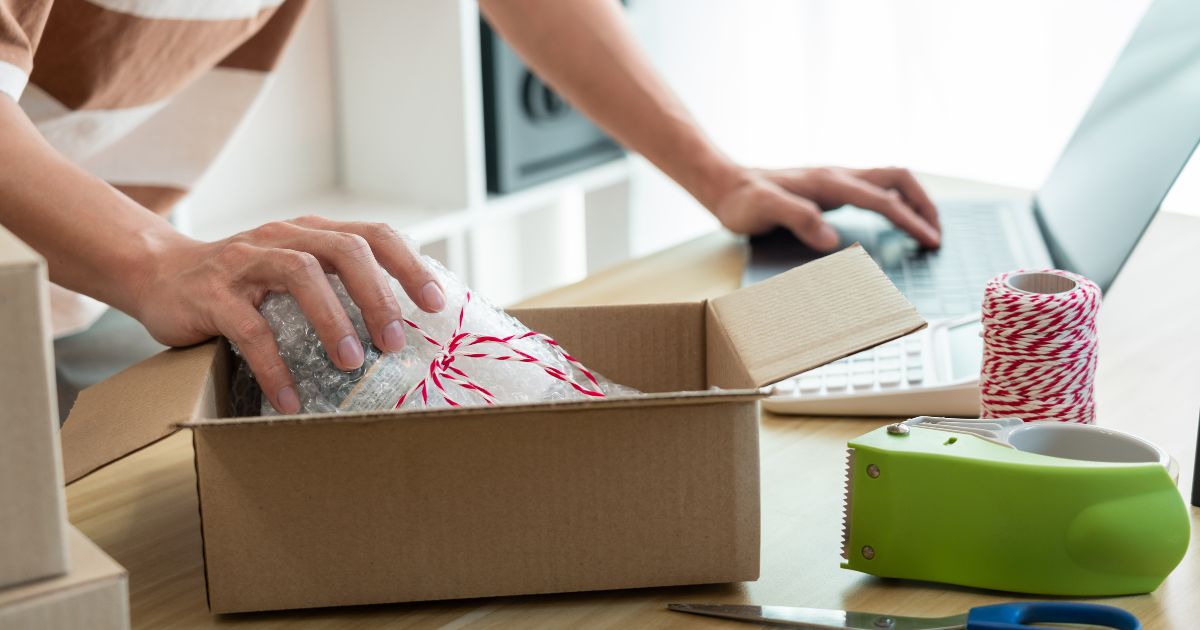 10 sai lầm phổ biến khi sử dụng thùng carton đóng gói hàng hoá 9 Sử dụng thùng carton kém chất lượng có thể làm hư hỏng hàng hoá khi vận chuyển