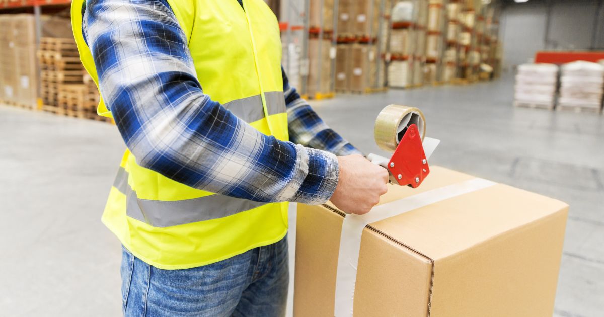 10 sai lầm phổ biến khi sử dụng thùng carton đóng gói hàng hoá 11 Sử dụng băng dính sai cách là sai lầm phổ biến của nhiều người