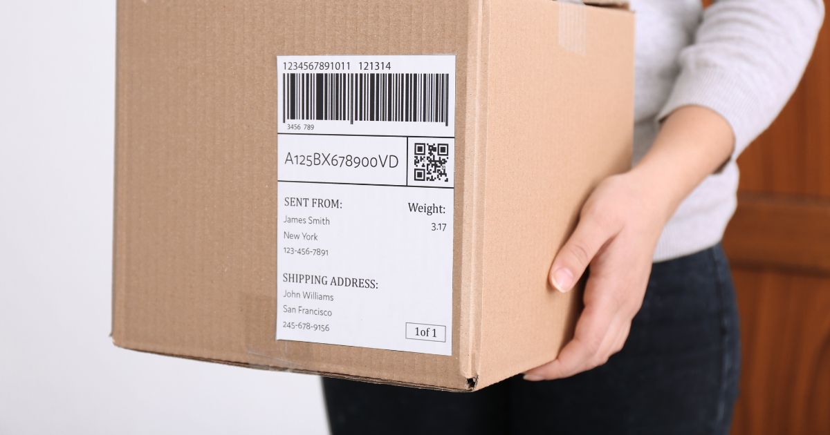 Nên ghi đầy đủ thông tin vận chuyển