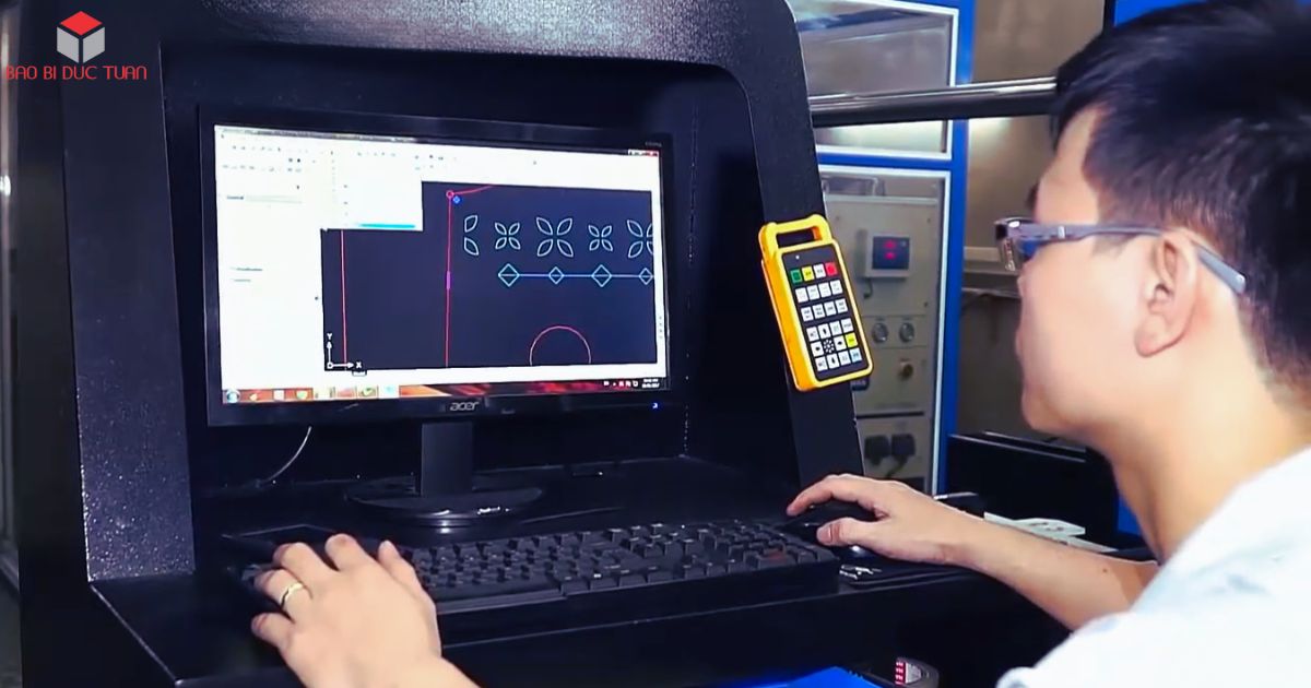 Khuôn bế là gì? Quy trình sản xuất khuôn bế thùng carton - Bao bì Đức Tuấn 11 Lên ý tưởng thiết kế khuôn bế