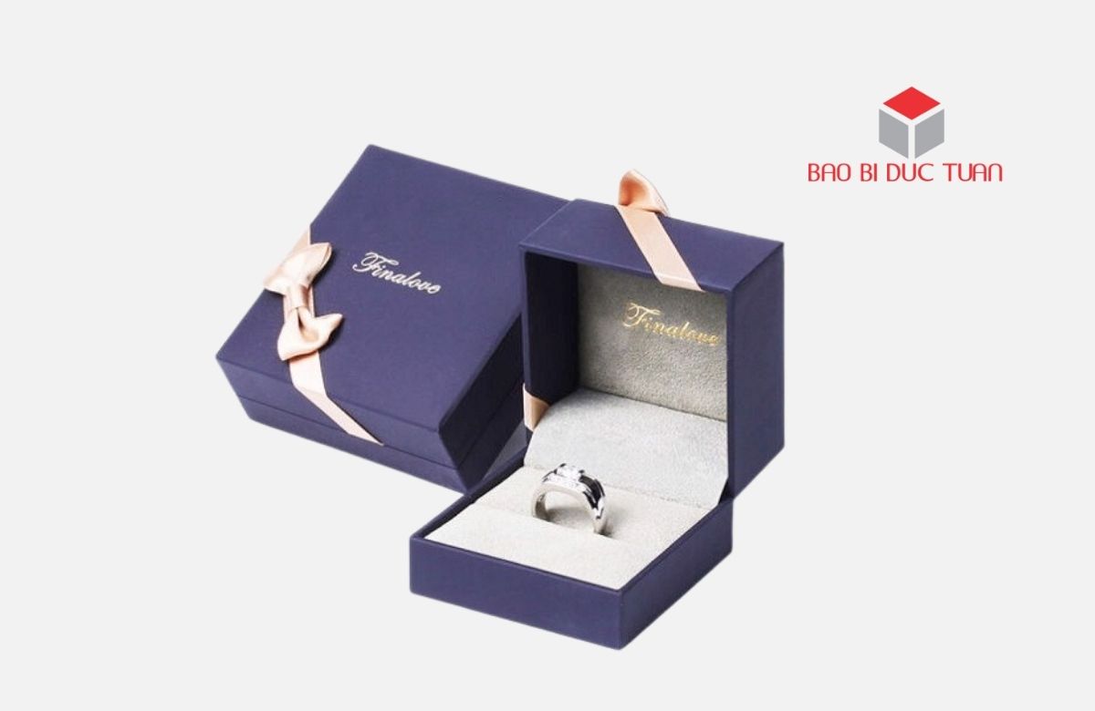 Mau-hop-giay-dung-trang-suc-gia-re-7