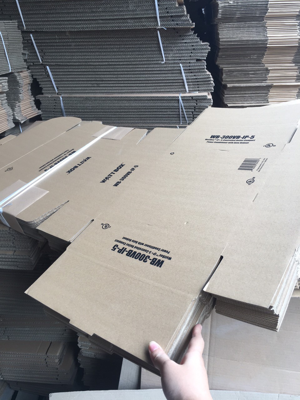 Làm mua hộp carton đựng rượu bền đẹp giá rẻ 2024 6 mau hop carton 1 6