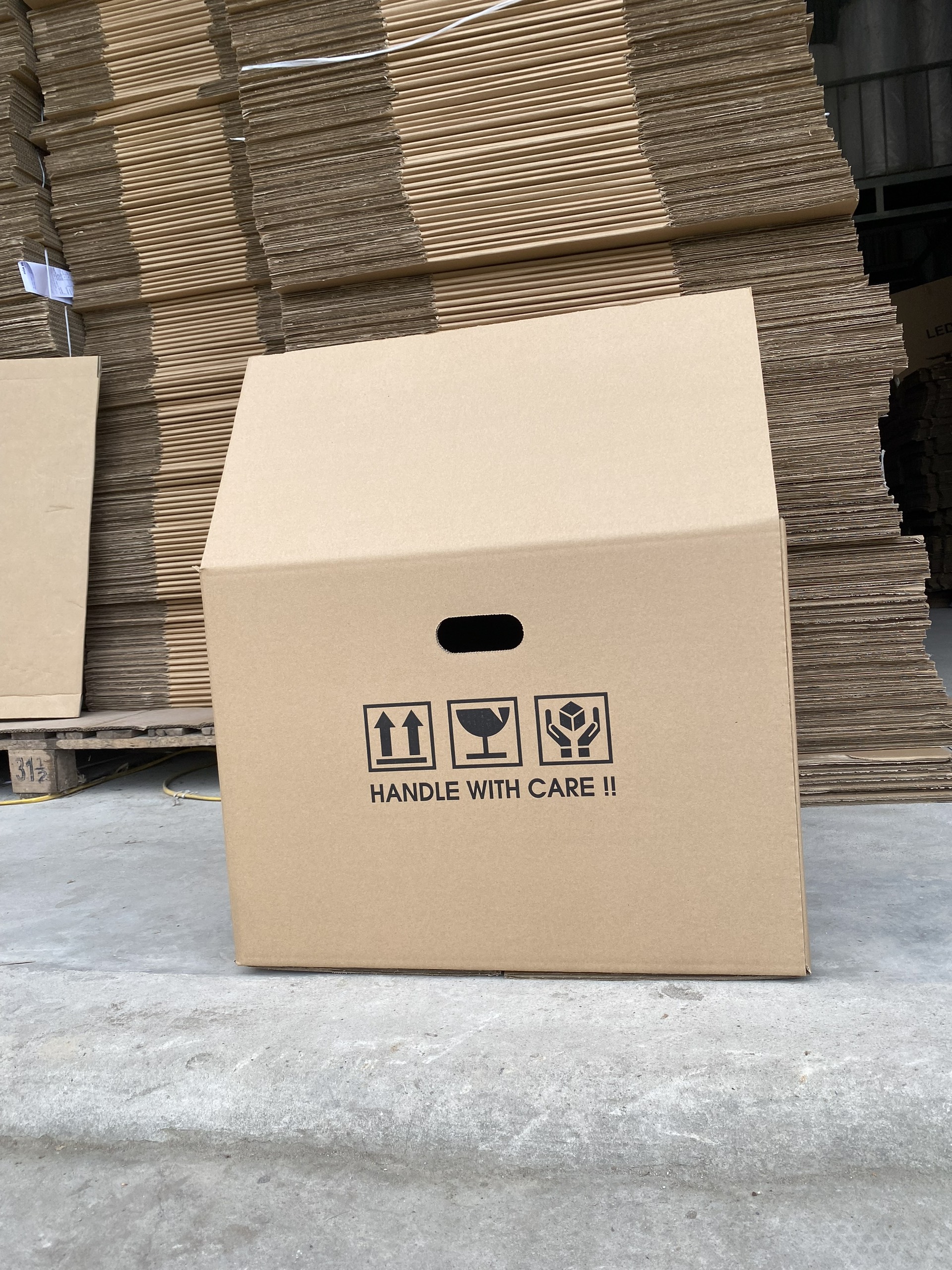 Xưởng sản xuất thùng carton tại Hà Nội Uy tín - Công ty sản xuất bìa carton 24 xuong thung carton 1