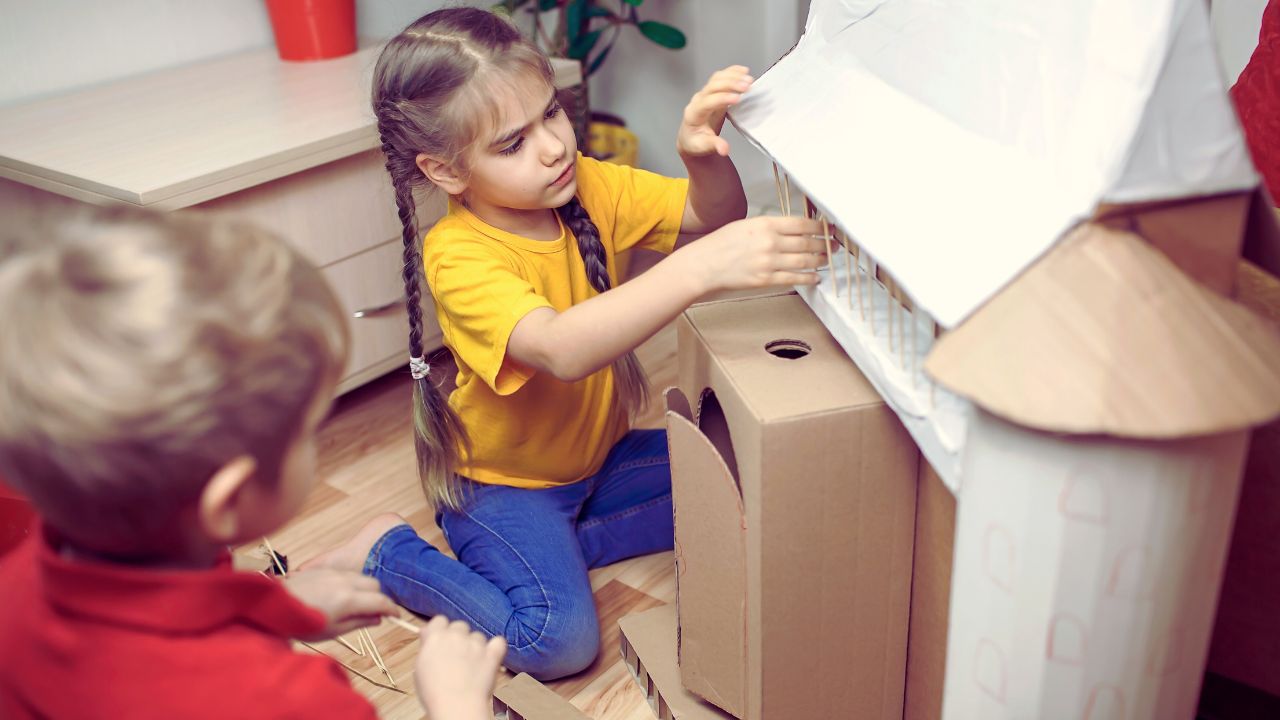 Nhà tí hon hoặc nhà búp bê